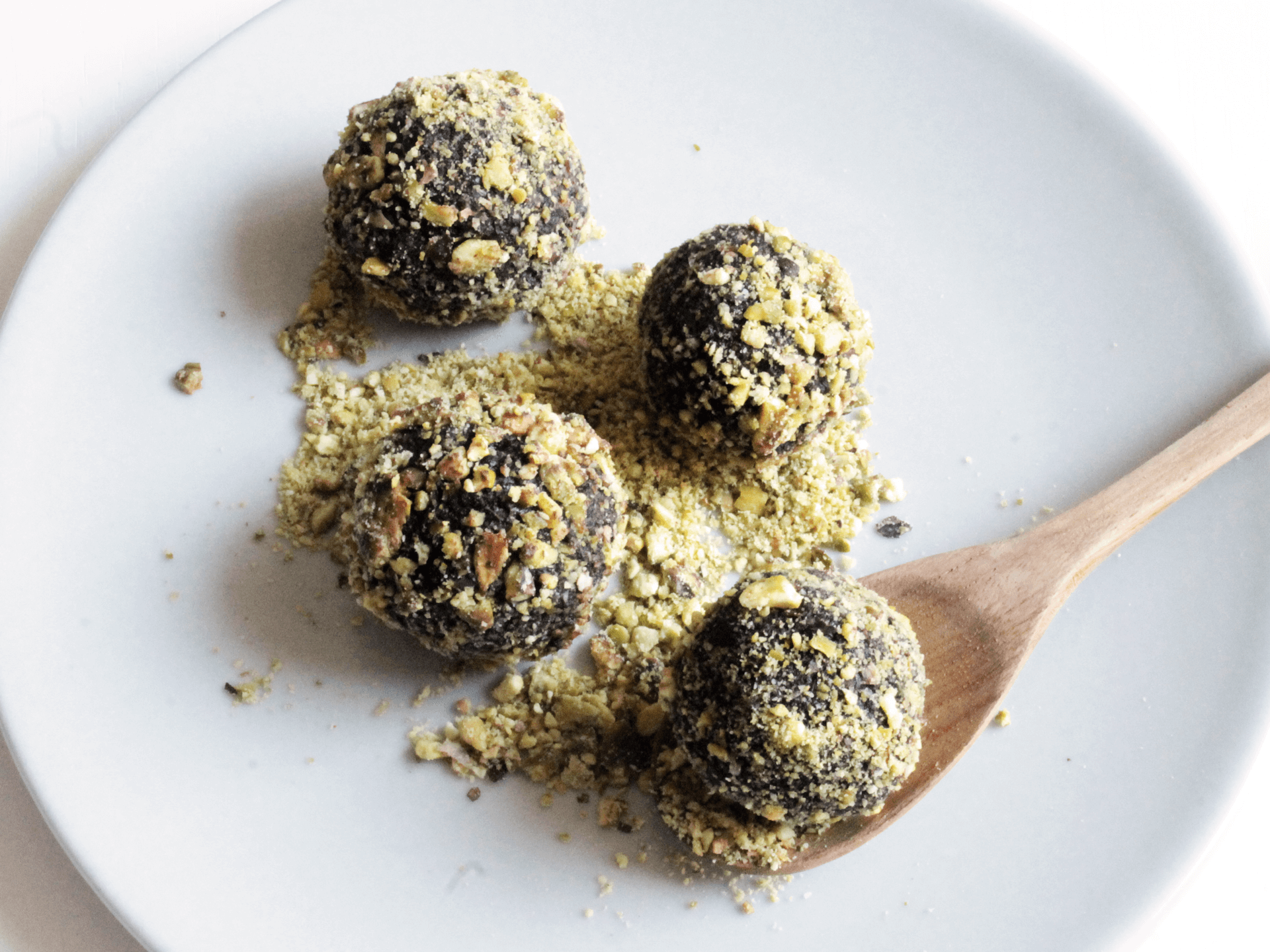 Tartufi ai datteri e pistacchi