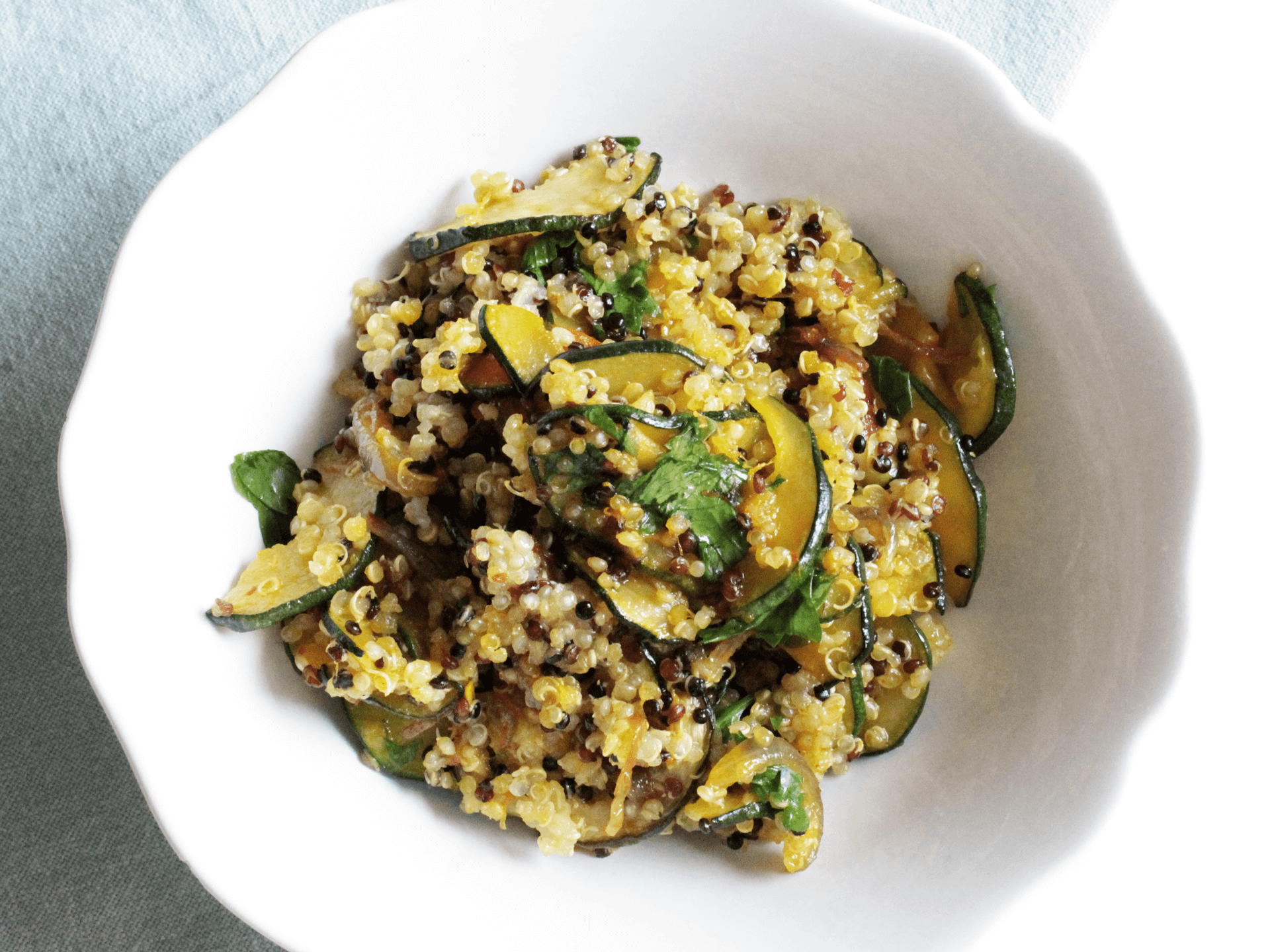 Quinoa con zucchine e zafferano