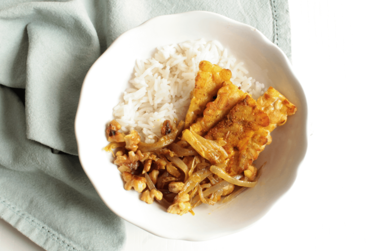 Tempeh con scalogno, curcuma e noci