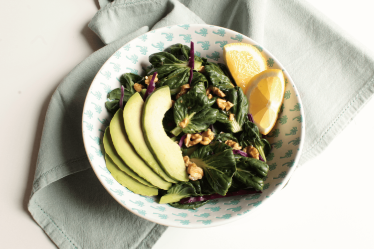 Insalata di tatsoi, avocado e noci