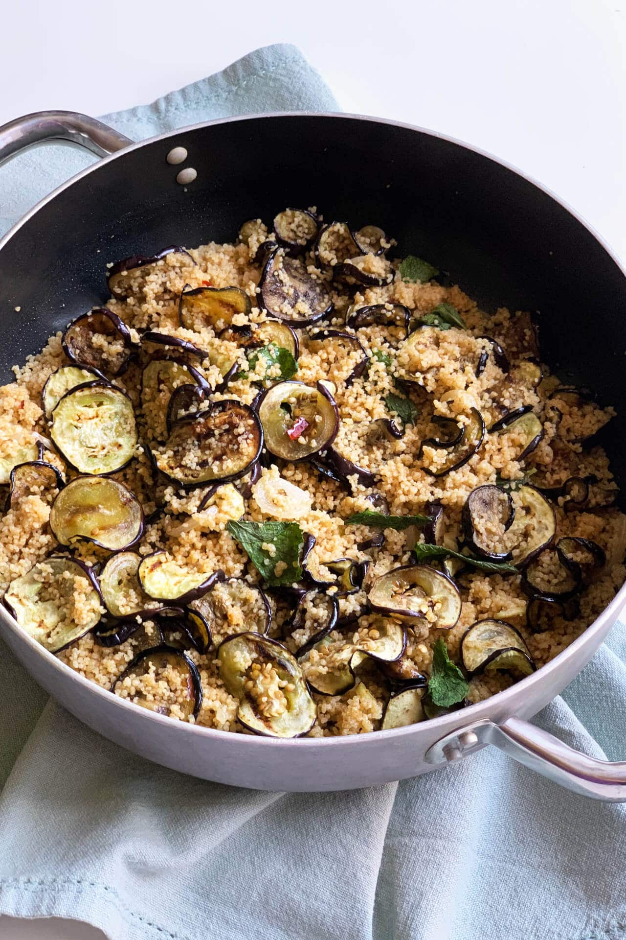 Melanzane grigliate con cipolla e cous cous