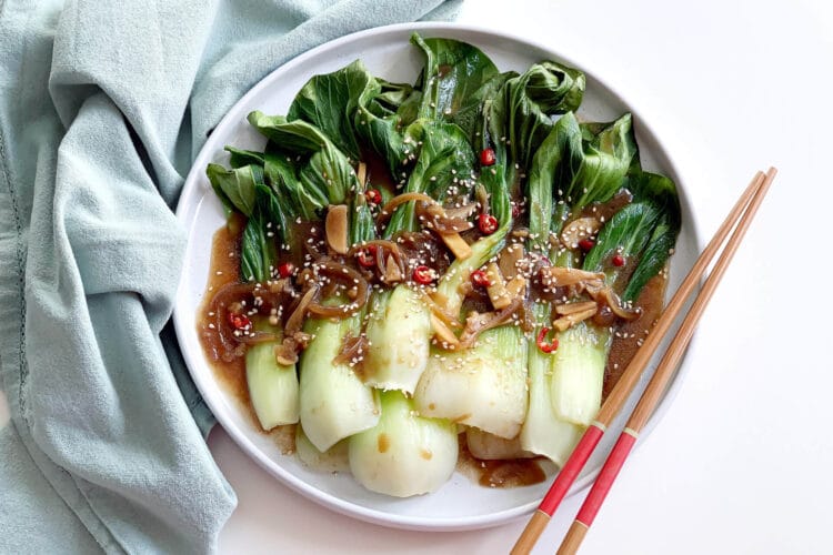 Pak choi al vapore con salsa all'aglio e zenzero