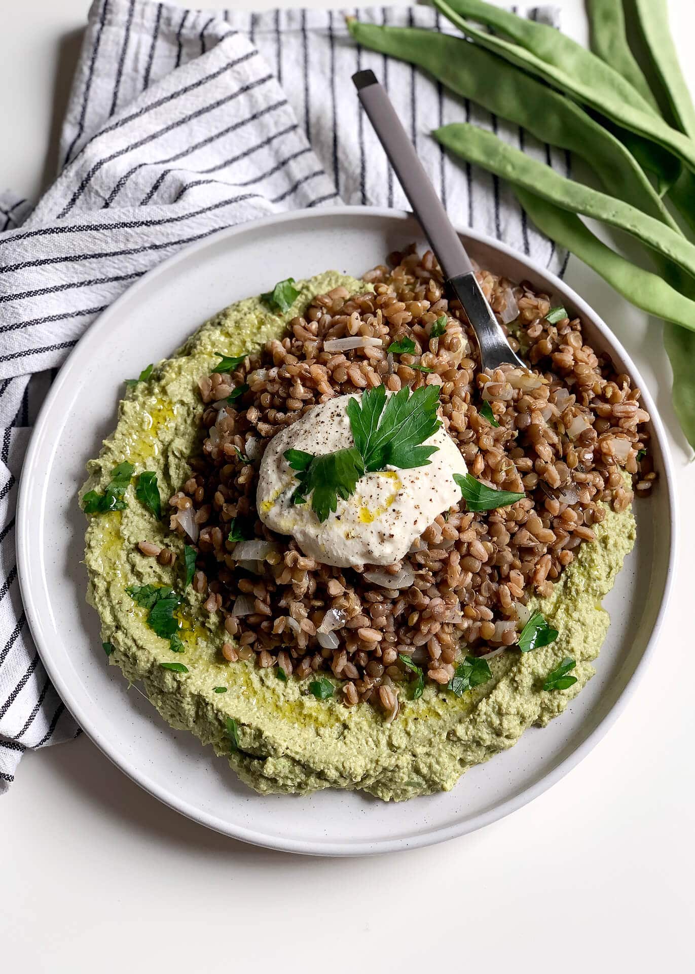 Farro, lenticchie, fagiolini e noci