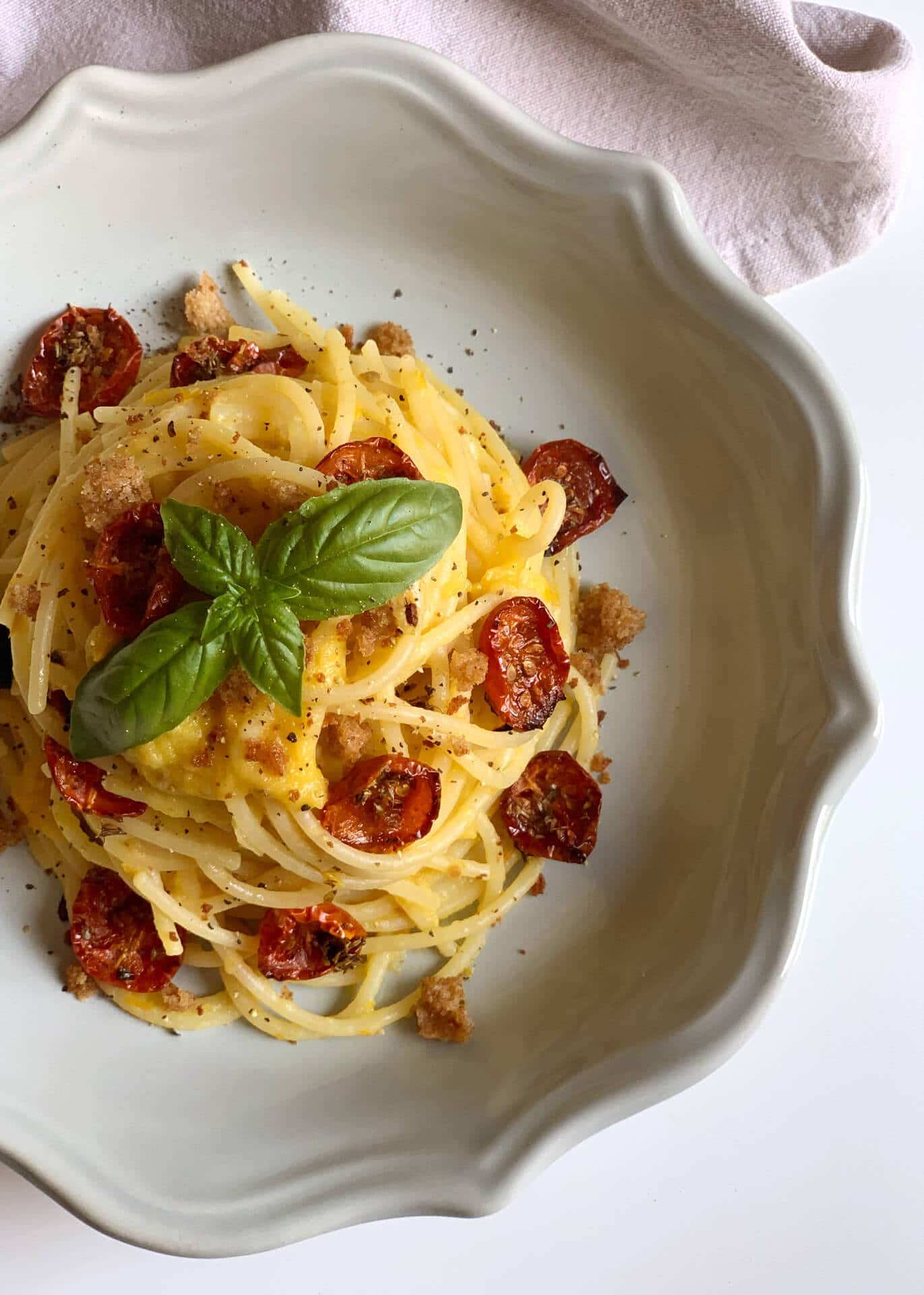 Spaghetti con pomodorini gialli e rossi