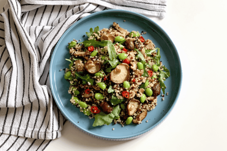 Insalata di quinoa e funghi shiitake