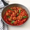 Polpette di tempeh al sugo con cannellini