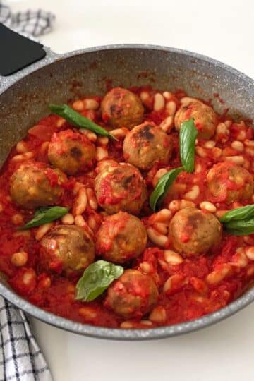 Polpette di tempeh al sugo con cannellini