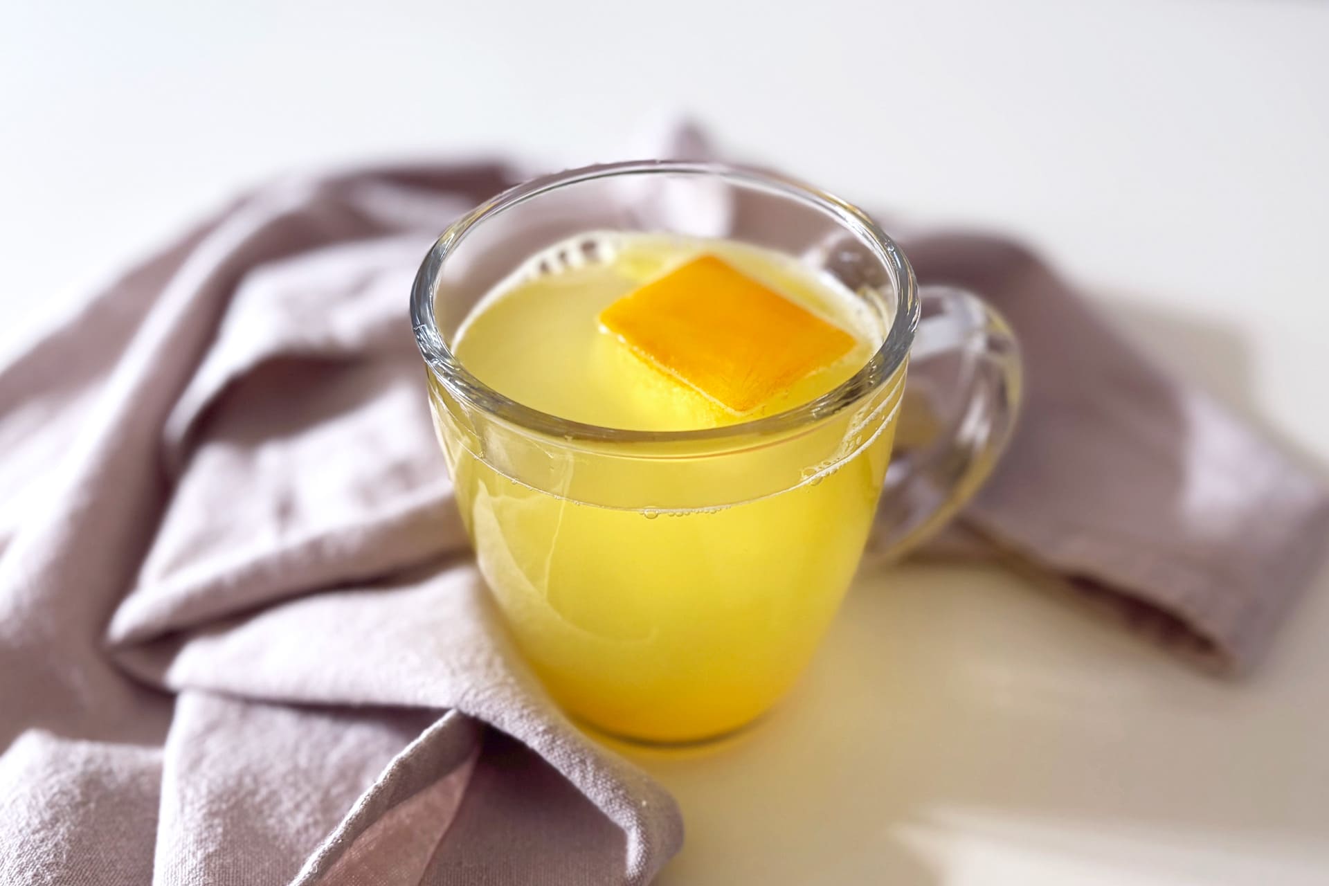Booster vitaminico di limone, zenzero e curcuma