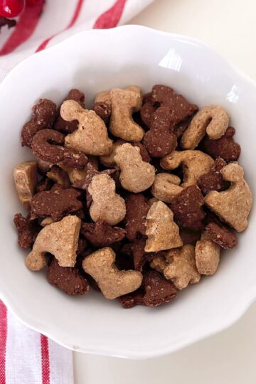 Cereali di Natale con crema di nocciole e burro di arachidi