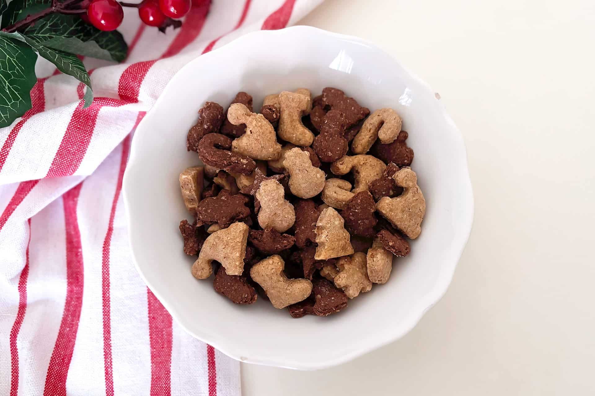 Cereali di Natale con crema di nocciole e burro di arachidi