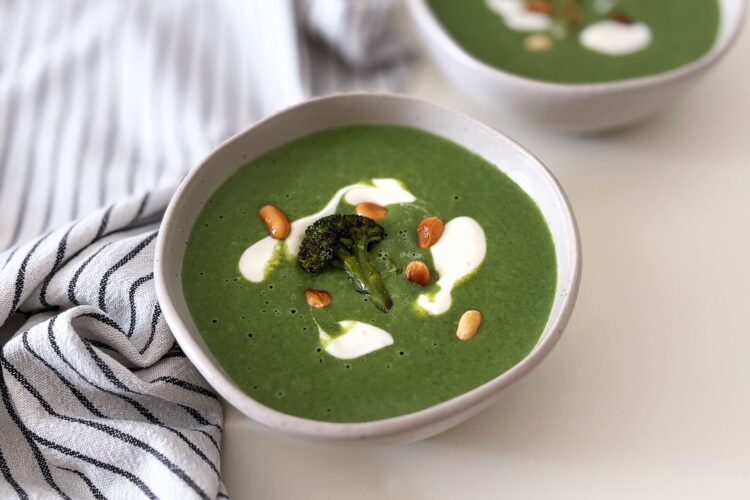 Vellutata di spinaci, broccoli e piselli