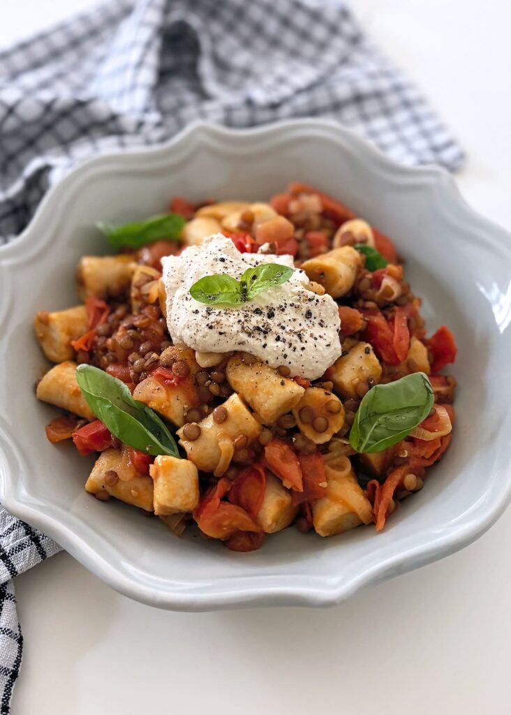 Gnocchi di tofu con sugo di lenticchie