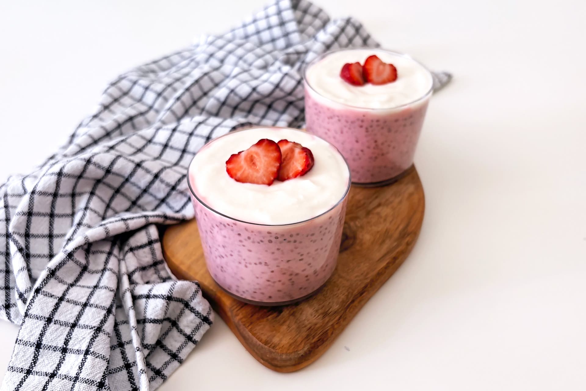 Chia pudding alle fragole e cocco