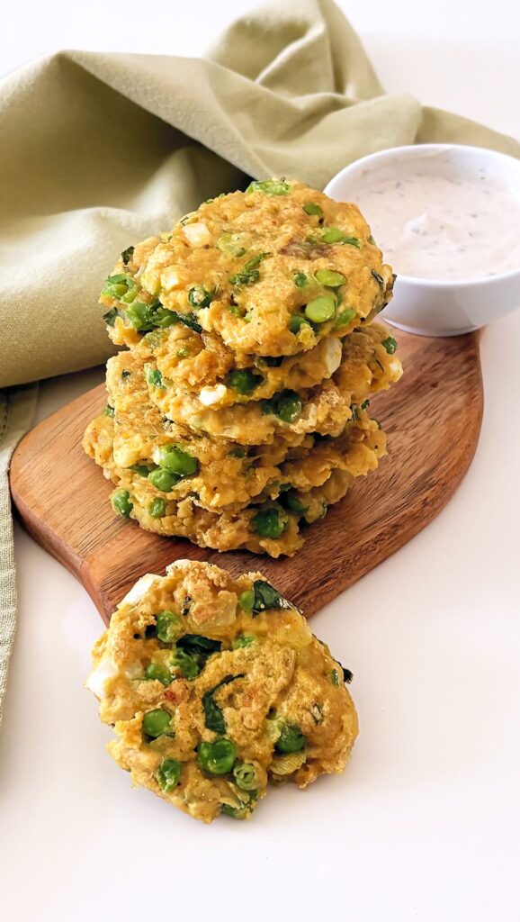 Frittelle di farina di ceci con piselli