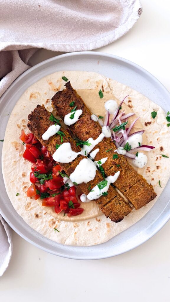 Spiedini di tofu con piadina