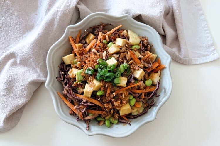 Insalata di tofu e riso croccante