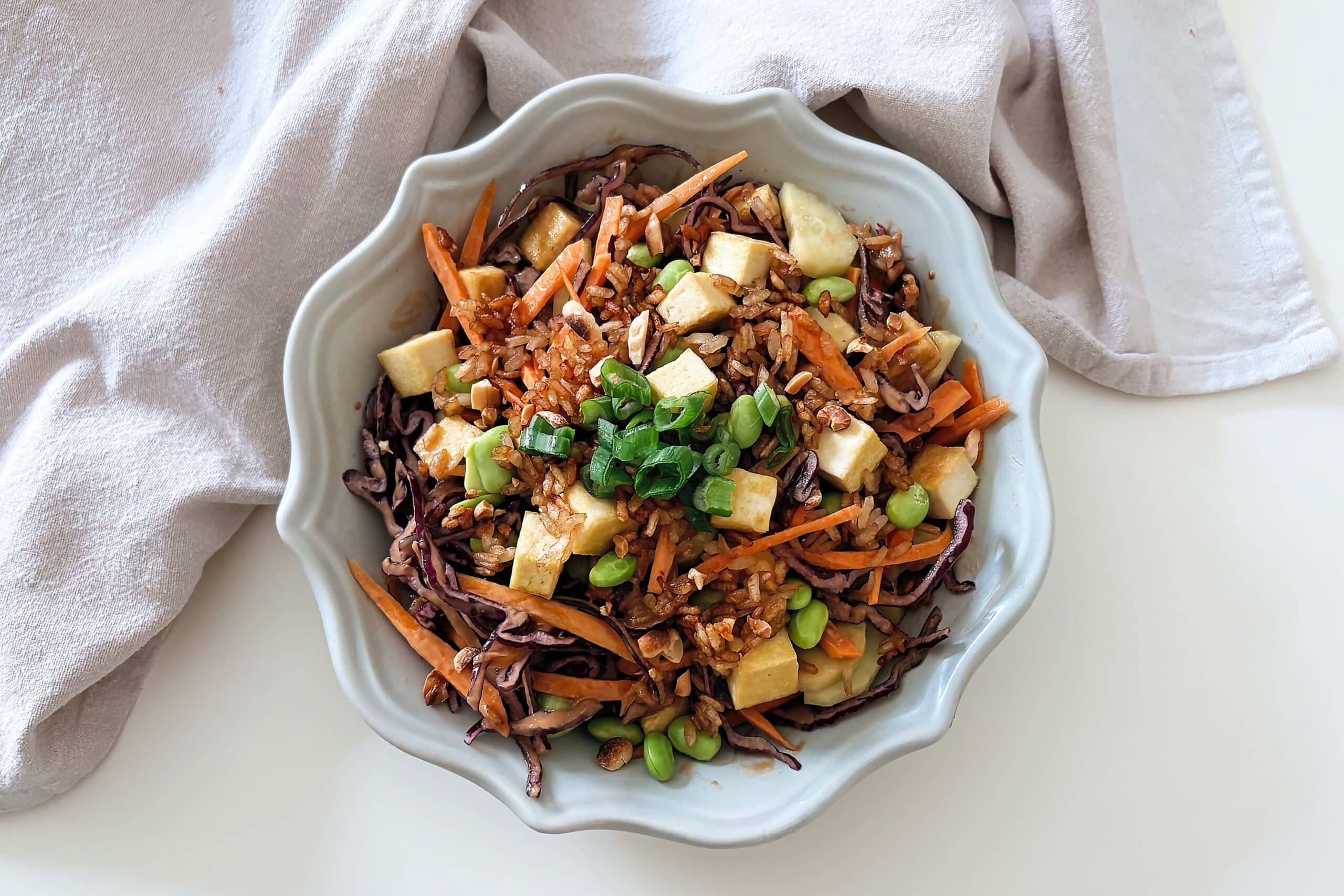 Insalata di tofu e riso croccante