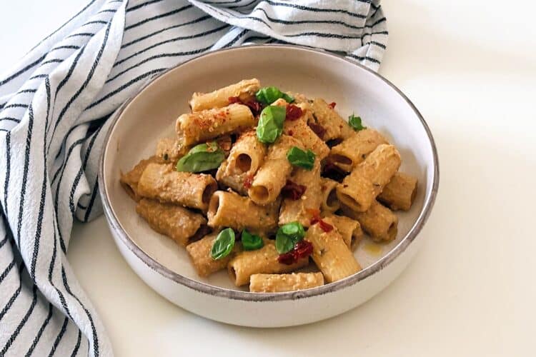 Pasta con crema di pomodori secchi