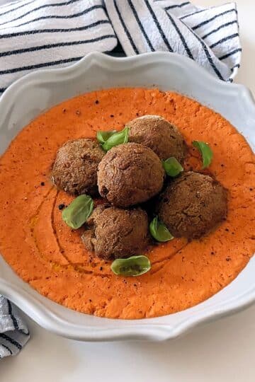 Polpette al sugo di pomodori crudi