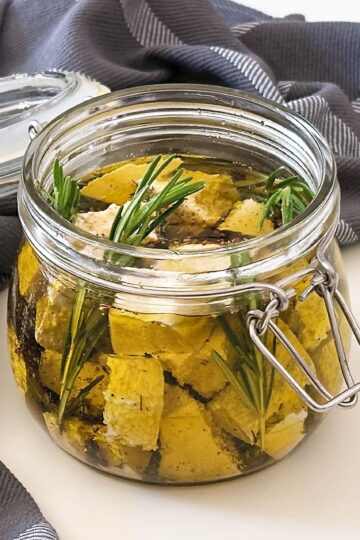 Tofu marinato alle erbe