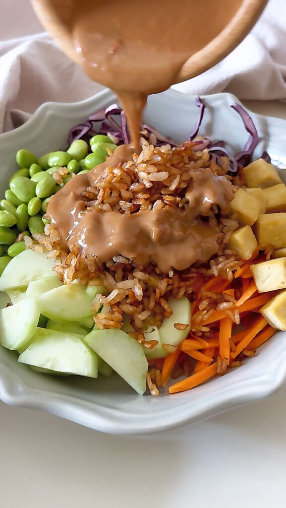 Insalata di tofu e salsa