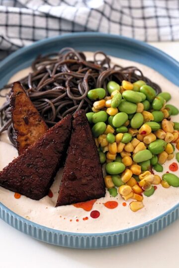 Soba noodles con tofu e edamame
