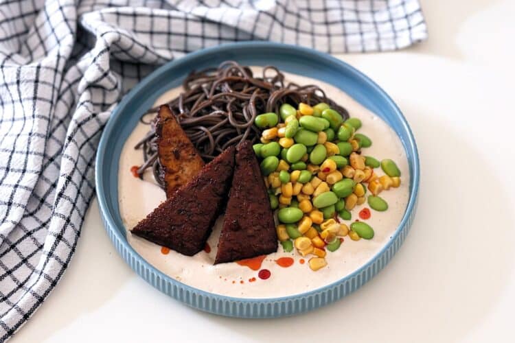 Soba noodles con tofu e edamame