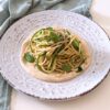 Spaghetti freddi con zucchine, ceci e tofu