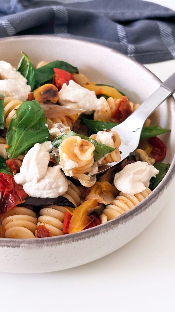 Pasta con verdure al forno