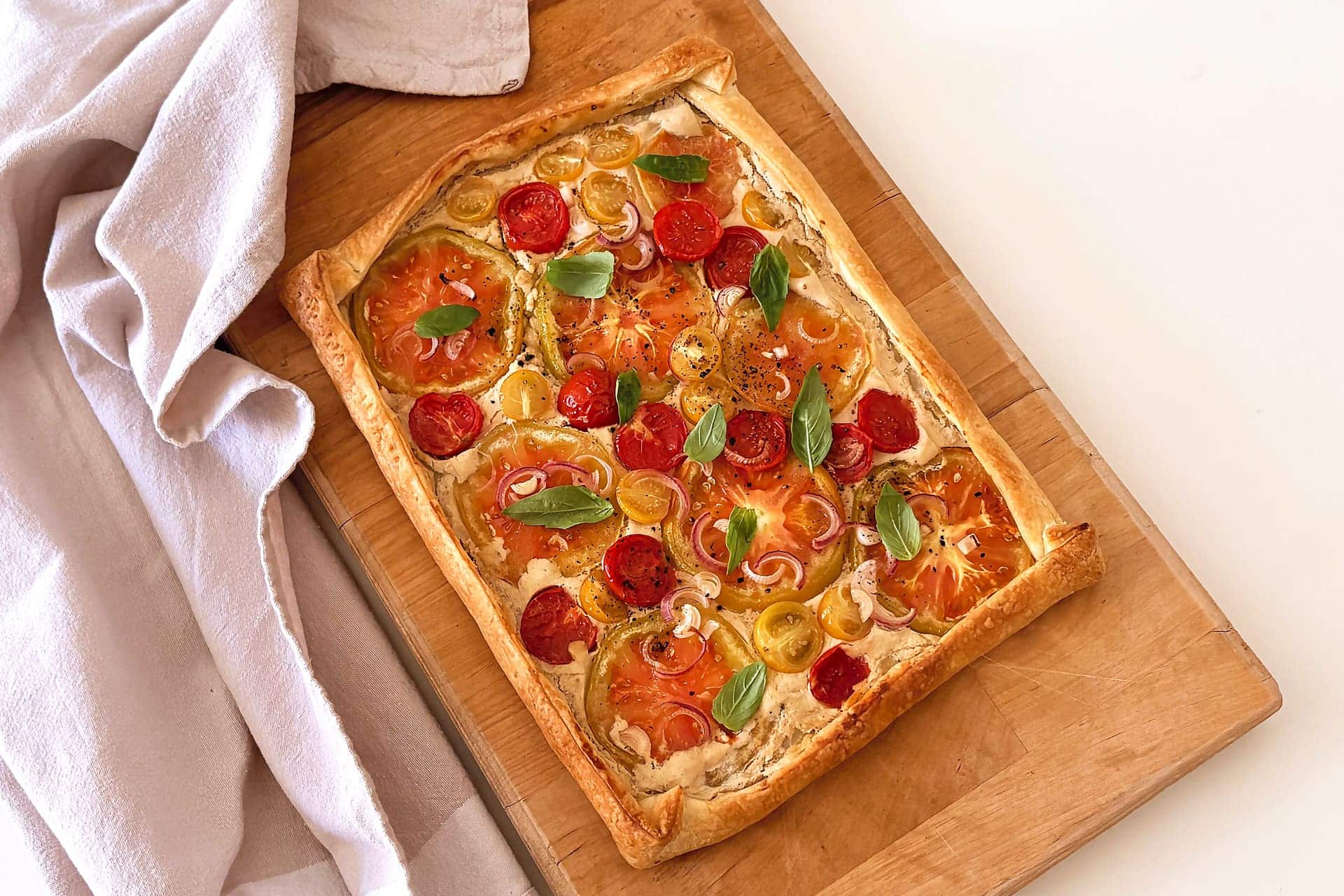Torta salata tofu e pomodori