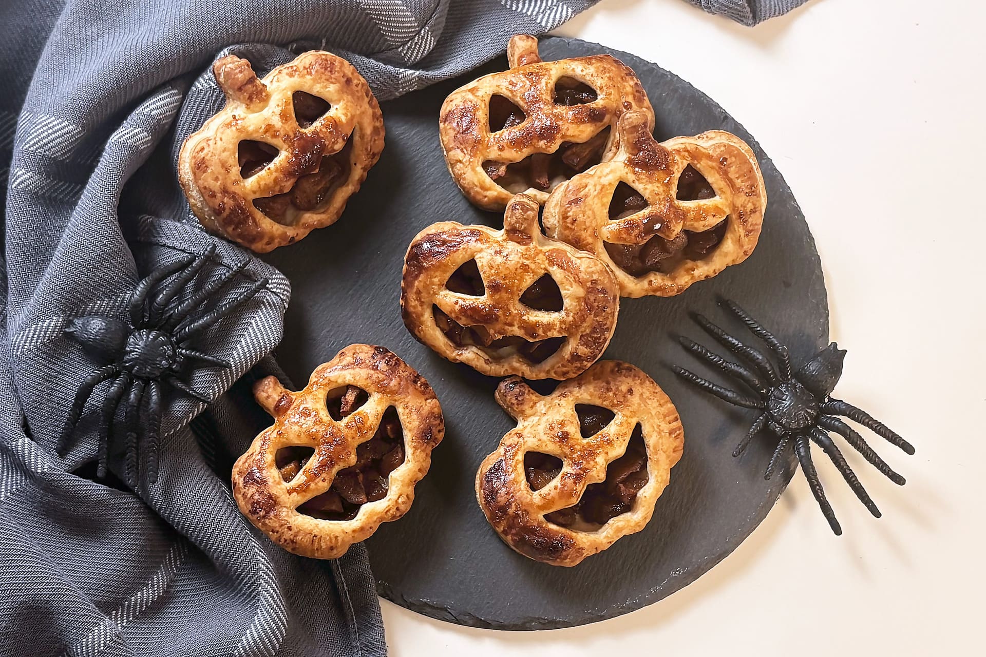 Sfogliatine di mele di Halloween