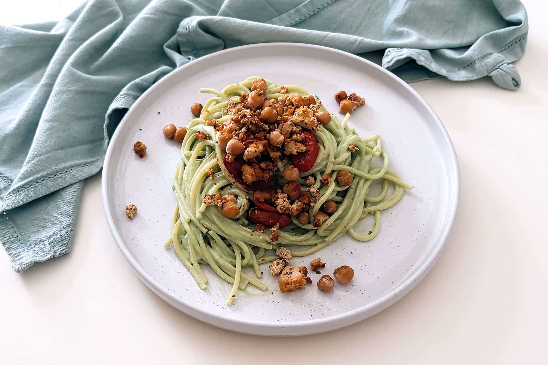 Spaghetti con crema di tofu al basilico